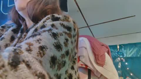 Londoncashmere69  online show from 31, 1, 2025