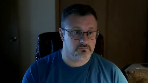 Snapshot of lookin75 chatting on 5, 4, 2026 lookin75 online show from 5, 4, 2026