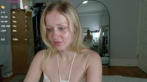 Snapshot of looking444love888 chatting on 10, 7, 2026 Elanor online show from 10, 7, 2026