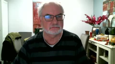 Snapshot of loop102 chatting on 4, 1, 2025 loop102 online show from 4, 1, 2025