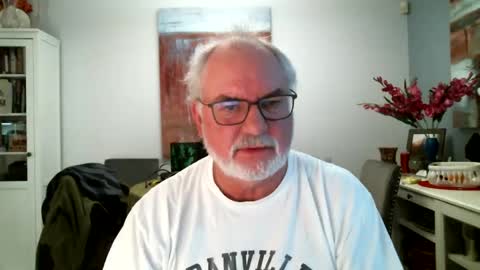 Snapshot of loop102 chatting on 24, 1, 2025 loop102 online show from 24, 1, 2025