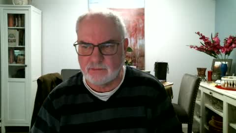 Snapshot of loop102 chatting on 8, 2, 2025 loop102 online show from 8, 2, 2025