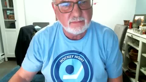 Snapshot of loop102 chatting on 14, 9, 2025 loop102 online show from 14, 9, 2025