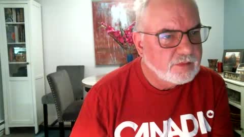 Snapshot of loop102 chatting on 27, 9, 2025 loop102 online show from 27, 9, 2025