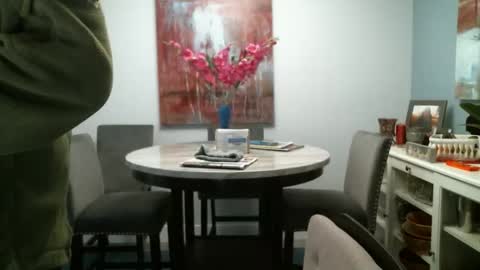 Snapshot of loop102 chatting on 27, 10, 2025 loop102 online show from 27, 10, 2025