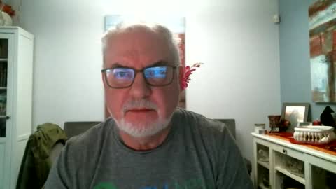 Snapshot of loop102 chatting on 4, 4, 2026 loop102 online show from 4, 4, 2026