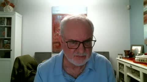 Snapshot of loop102 chatting on 17, 4, 2026 loop102 online show from 17, 4, 2026