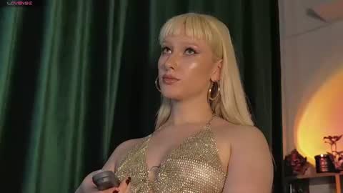 Snapshot of lora_hellyeah chatting on 2, 7, 2026 Lora heil online show from 2, 7, 2026