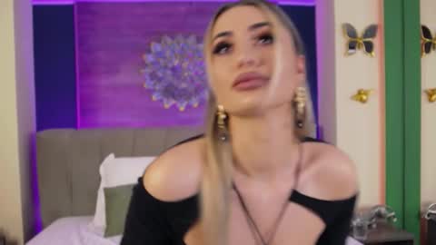 Snapshot of loradevine chatting on 30, 11, 2025 Lora online show from 30, 11, 2025