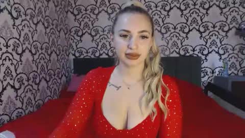 Snapshot of lorasinclare chatting on 16, 10, 2025 Queen LoraSinClare online show from 16, 10, 2025