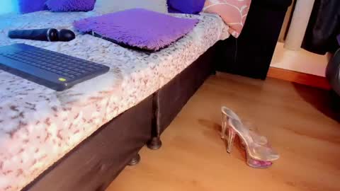 lesly lorena online show from 15, 4, 2026