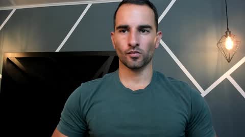  L O R E N Z O  Thumbs Up help  online show from 20, 1, 2025