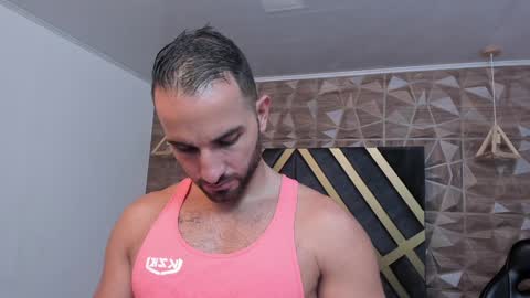  L O R E N Z O  Thumbs Up help  online show from 30, 1, 2025