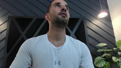  L O R E N Z O  Thumbs Up help  online show from 6, 2, 2025