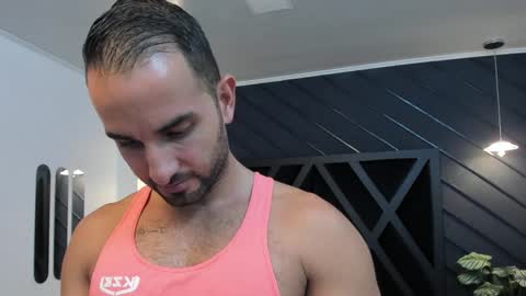  L O R E N Z O  Thumbs Up help  online show from 7, 2, 2025