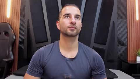  L O R E N Z O  Thumbs Up help  online show from 1, 10, 2025