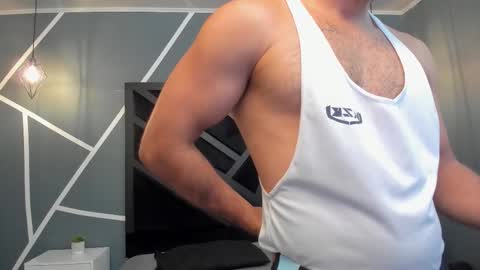  L O R E N Z O  Thumbs Up help  online show from 6, 10, 2025