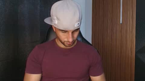  L O R E N Z O  Thumbs Up help  online show from 8, 1, 2026