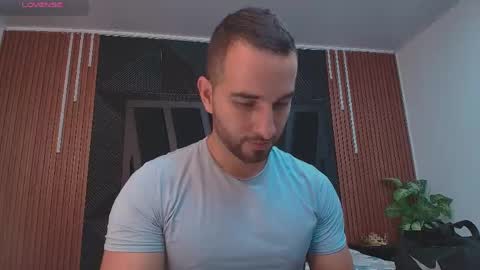 Snapshot of lorenzo_walker_ chatting on 1, 5, 2026 L O R E N Z O Thumbs Up help online show from 1, 5, 2026