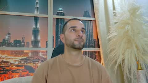 Snapshot of lorenzo_walker_ chatting on 27, 5, 2026 L O R E N Z O Thumbs Up help online show from 27, 5, 2026
