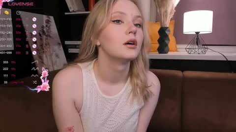 Snapshot of lorettacarnley chatting on 4, 3, 2025 Alice online show from 4, 3, 2025