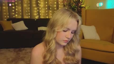 Snapshot of lorettacarnley chatting on 23, 9, 2025 Alice online show from 23, 9, 2025