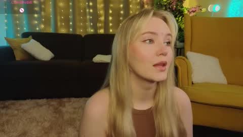 Snapshot of lorettacarnley chatting on 28, 9, 2025 Alice online show from 28, 9, 2025