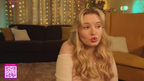 Snapshot of lorettacarnley chatting on 15, 10, 2025 Alice online show from 15, 10, 2025