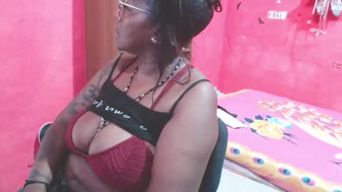 Snapshot of loretybighot chatting on 21, 5, 2026 loretybighot online show from 21, 5, 2026