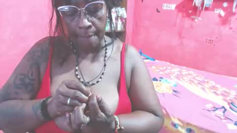 Snapshot of loretybighot chatting on 27, 5, 2026 loretybighot online show from 27, 5, 2026