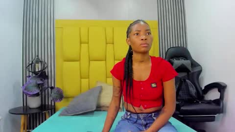 Snapshot of lorrewilliams chatting on 4, 10, 2025 Instagram Dahiara-Cristal....... facebook ---lore-oficial ... online show from 4, 10, 2025