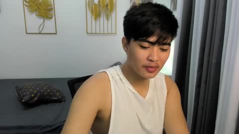 Snapshot of louie_cute_asian chatting on 21, 2, 2025 Kylie online show from 21, 2, 2025