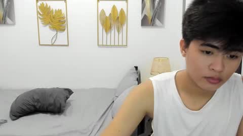 Snapshot of louie_cute_asian chatting on 5, 3, 2025 Kylie online show from 5, 3, 2025