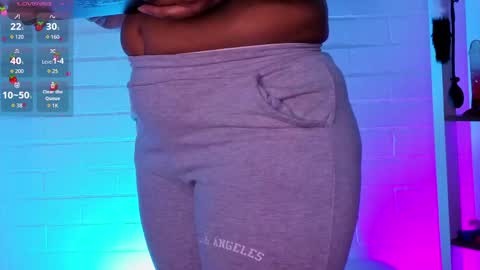 Snapshot of louise_nails chatting on 21, 4, 2026 LouIse online show from 21, 4, 2026