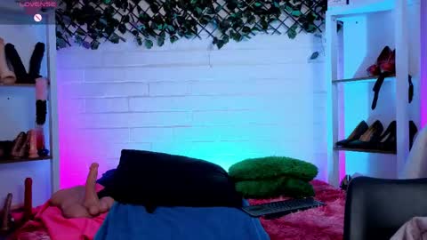 Snapshot of louise_nails chatting on 30, 5, 2026 LouIse online show from 30, 5, 2026