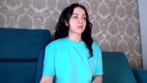 Snapshot of louise_phlox chatting on 1, 3, 2025 Louise online show from 1, 3, 2025