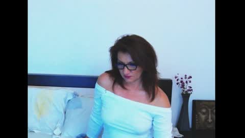 Snapshot of louisebella chatting on 25, 5, 2026 louisebella online show from 25, 5, 2026