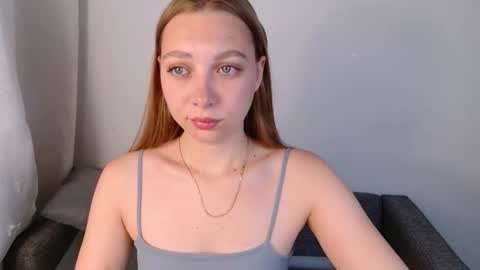 Snapshot of love_bella_ chatting on 16, 6, 2026 love bella online show from 16, 6, 2026