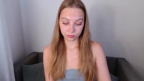 Snapshot of love_bella_ chatting on 2, 7, 2026 love bella online show from 2, 7, 2026