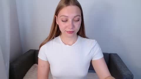 Snapshot of love_bella_ chatting on 3, 7, 2026 love bella online show from 3, 7, 2026