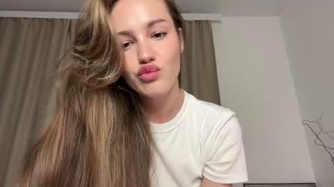 Snapshot of love_machine_ chatting on 23, 7, 2026 Sofi online show from 23, 7, 2026