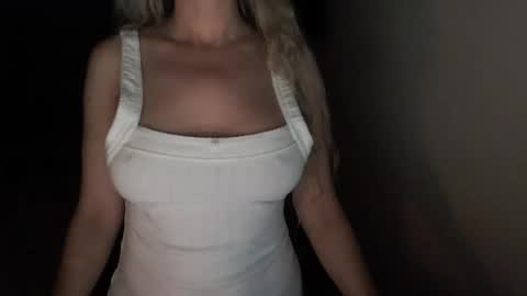 Snapshot of love_on_ chatting on 14, 5, 2026 LoVe On online show from 14, 5, 2026
