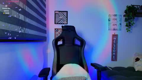 Sharol Leon online show from 22, 2, 2025