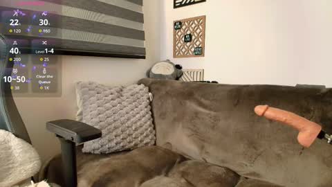 Sharol Leon online show from 2, 12, 2025