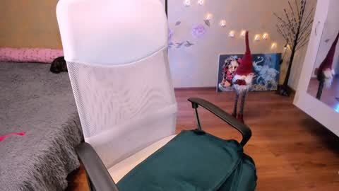 cat-girl online show from 3, 1, 2025