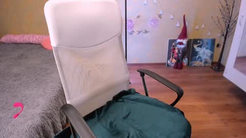 cat-girl online show from 15, 1, 2025