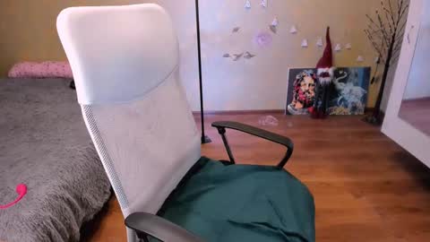 cat-girl online show from 3, 3, 2025