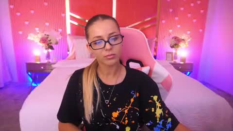 Snapshot of loveedove chatting on 25, 6, 2026 loveedove online show from 25, 6, 2026