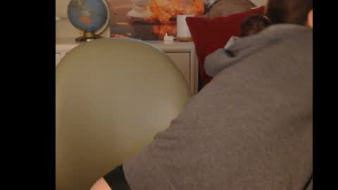 Ashley and Leon online show from 2, 2, 2026