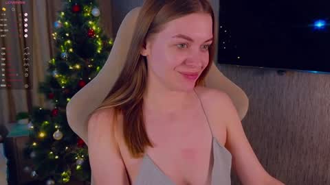 Snapshot of lovellalipss chatting on 15, 12, 2024 Laura online show from 15, 12, 2024